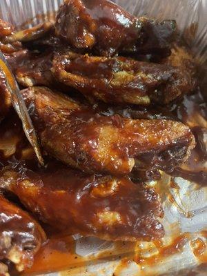 BBQ Whole Wings WITH A ROACH