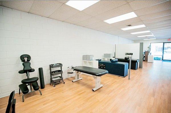 Spacious therapy area, that incudes electrical stimulation, ultrasound & intersegmental traction