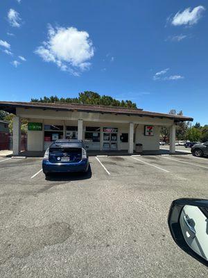 7-11 store front