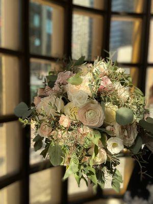 Bridal bouquet including Clooney ranunculus at the Athletic Club of Columbus