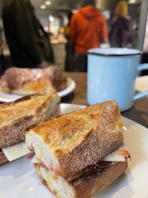 Jamón serrano con machado cheese