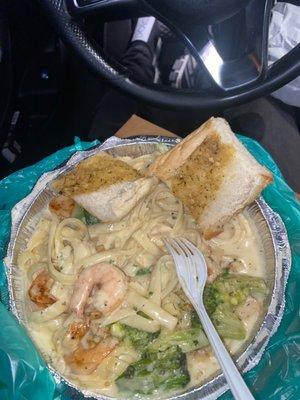 Chicken and shrimp Alfredo with garlic bread is mid & over priced