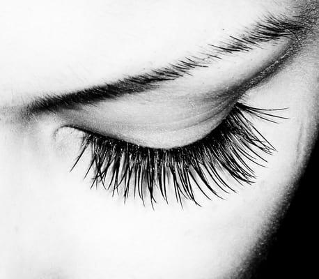 Get Beautiful Eyelash Extensions at the BLINK of an eye!