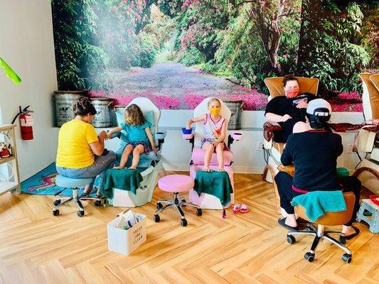 Princess hand and feet - Pedicure & Manicure for kids