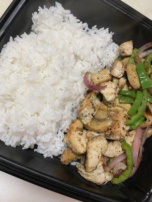 Organic jasmine white rice & grill chicken stir fry with veggies