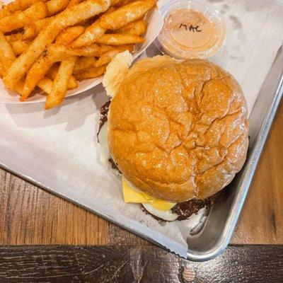 Gooey garlic burger, Rip fries