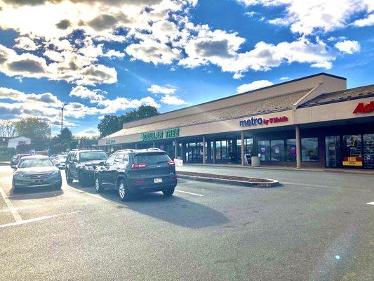 Dollar Tree storefront