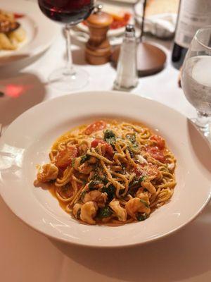 Spaghetti alla Chitarra e gamberi: Guitar Spaghetti with shrimp and arugula in light tomato sauce