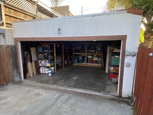 And when open, the door lifts completely out of the way for easy garage access.