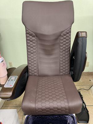 Plush pedicure chairs with more settings and higher-quality rolling system - a more relaxing and natural massage