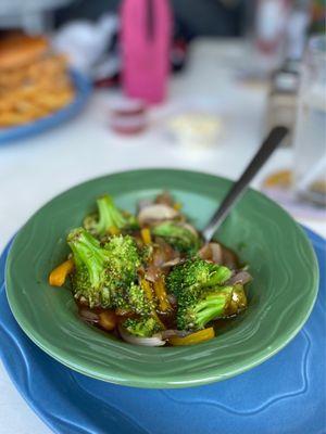 Veggie bowl with mushrooms, broccoli, bell peppers and onions in a teriyaki sauce.