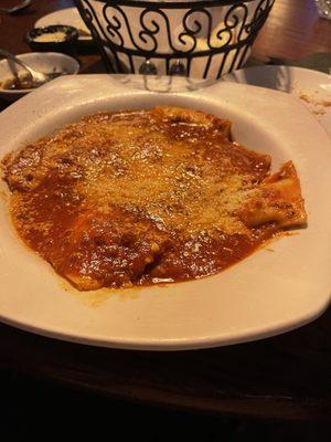 Cheese ravioli with meat sauce