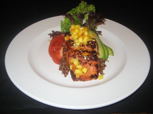 Grilled Salmon with Fresh Vegetables and a Mango Salsa