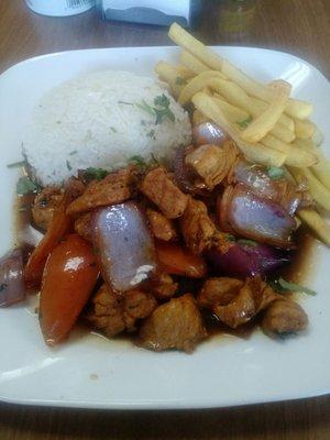 Loma saltado with chicken $10 sthing