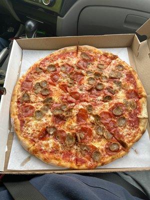 Pepperoni Deluxe Pizza