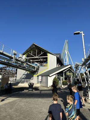 Fury 325