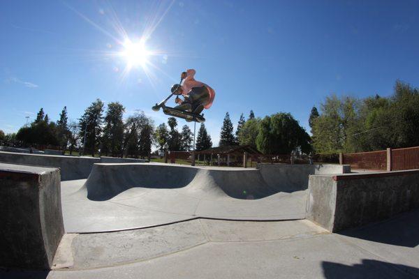 Boost over coping @ Rotary Skatepark