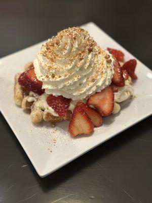 strawberry cheesecake waffle