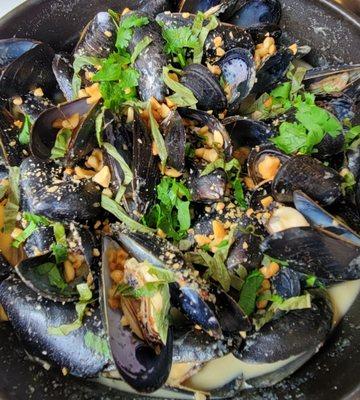 Thai curry mussels