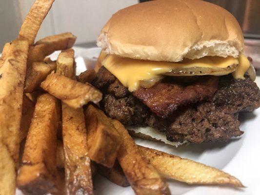 Bacon Cheeseburger with Home Fries