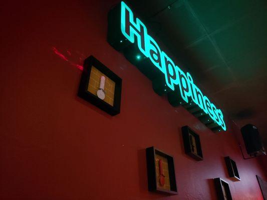 Happiness neon sign in Pizza Melody.