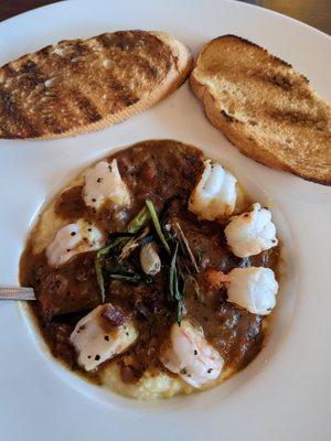 Red rock shrimp and grits