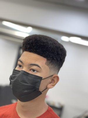 Flat top, Mid low skin with hooks.