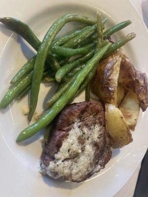 Banquet luncheon filet potato and green beans