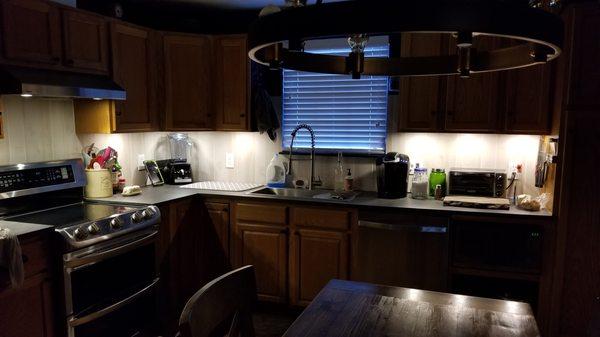 Under cabinet LED puck lights