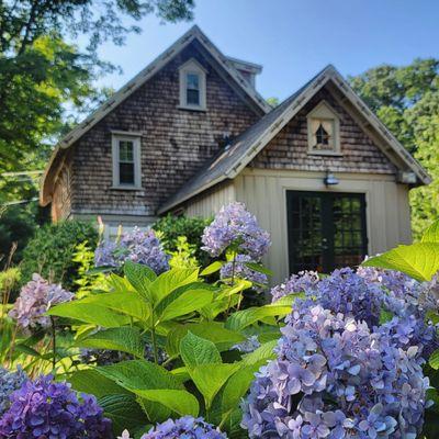 Welcome to Montgomery & Taggert, Connecticut's first romance-themed bookshop!