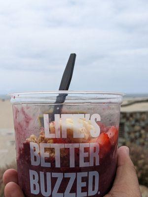 Acai bowl tastes better by the beach