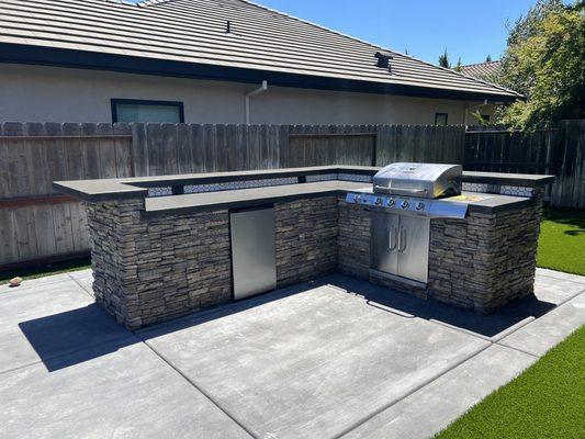 Outdoor Kitchen