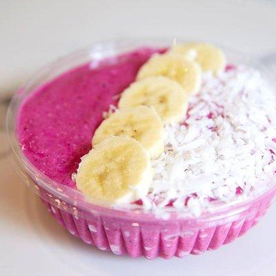 Dragonfruit smoothie bowl