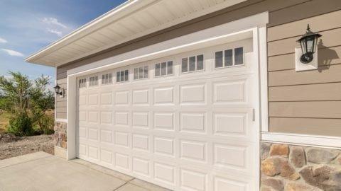 This is the most common Garage Door Style, with or without windows, its a great Traditional Garage Door. Easy to clean too.