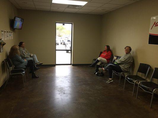 Discount Auto Glass and Tire customers relaxing in our clean and spacious waiting room.