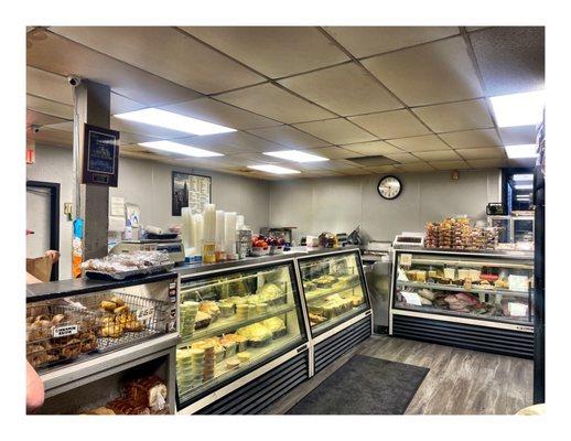 New York Bagel & Bialy. (Touhy Ave.Lincolnwood IL) Breakfast Bakery NY  Bagels Bialy Sandwiches Salads Soups etc.Old Fashion Deli.Cool!