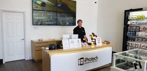 iProtech Professional Phone Repair - Poinsettia Plaza