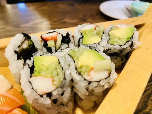 California Roll comes with crab, avocado & tiny cucumber slices. Superb :)...