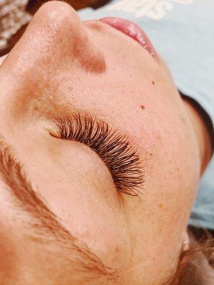 Hybrid volume lash extensions