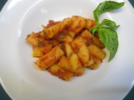 Rigatoni pasta & basil