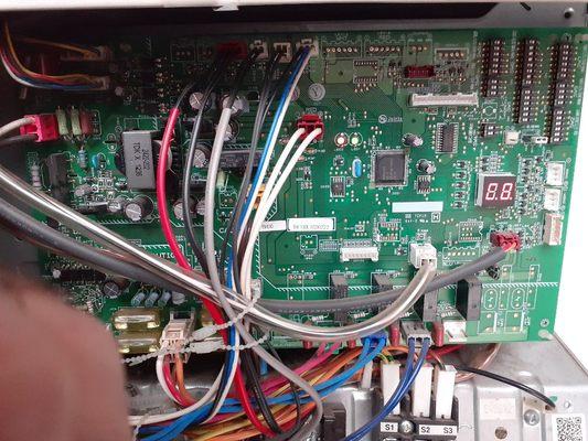 Troubleshooting a Mitsubishi "Mr Slim" Ductless Mini Splits Unit Control Board