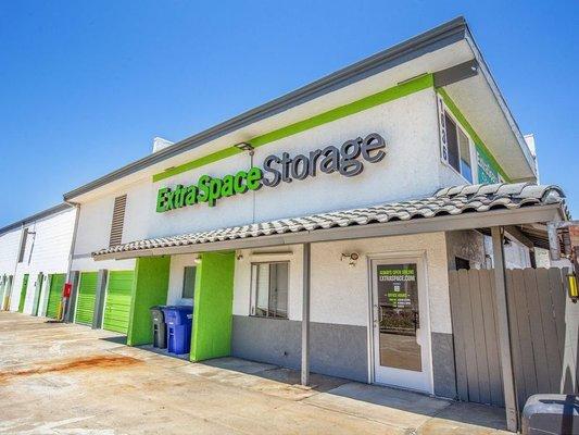 Beauty Image - Extra Space Storage at 1636 N Magnolia Ave, El Cajon, CA 92020