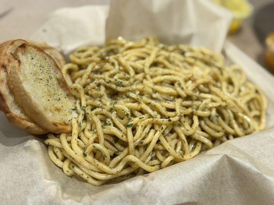 Garlic Butter Noodle with bread