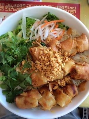 Spring roll with rice vermicelli noodles