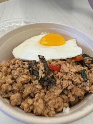 Spicy basil chk with egg