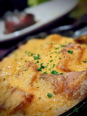 Cheesy potatoes au gratin