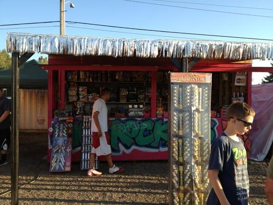 Hot Rockets stand. Best one in 2013. its adjacent to auburn way  ask for the smoke-n-thunder shells. Very impressive.