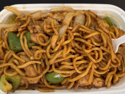 542. Spicy Chicken w. Pepper & Garlic Sauce Lo Mein