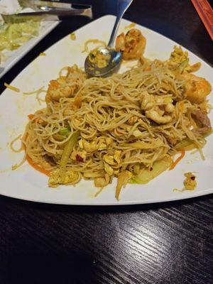 Singapore rice noodles - nice spice with chicken, shrimp & pork