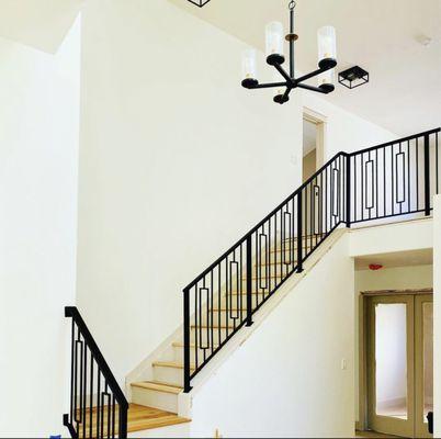 Interior railing with vertical design